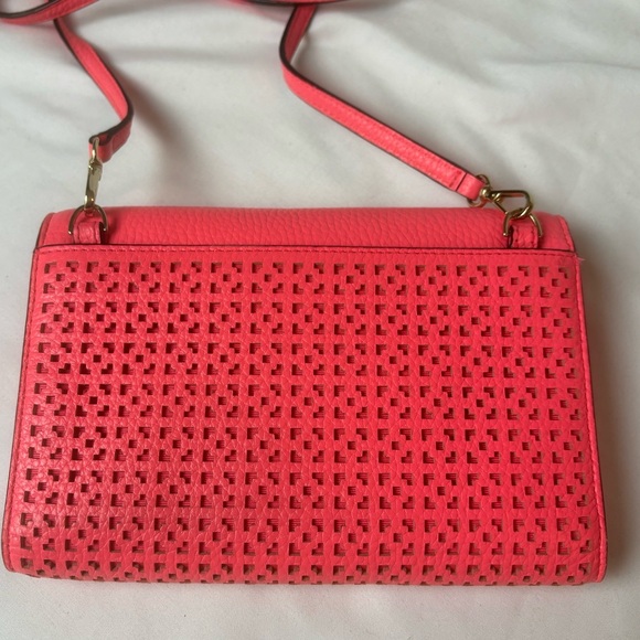 Kate Spade Winni Wakefield Lane Convertible Crossbody Surprise Coral WLRU2941 - Picture 2 of 9